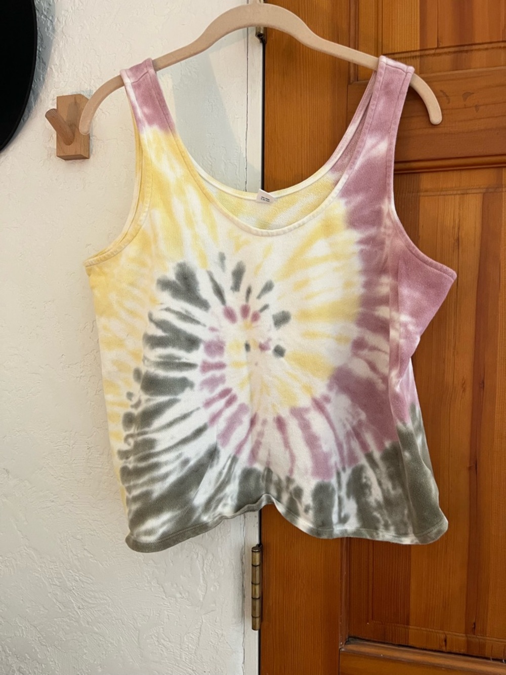 Old Navy Tie-Dye Scoop Neck Tank Top in Yellow, Mauve & Olive